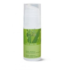 Farfalla Aloe Vera gel Růže-Neroli 50ml   Tento přírodní hydratační Aloe vera gel s růží je vhodný pro péči o citlivou pleť. Růže a neroli pleť zklidňuje a...