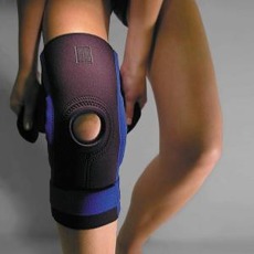 Kolenní ortéza - propínací s výztuhou, pravá Rehabilitační pomůcky Regeco