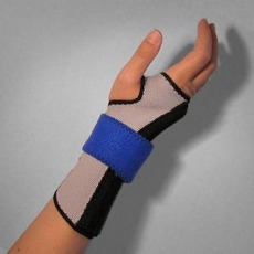 Zápěstní ortéza s výztuhou - difuzníí, levá Rehabilitační pomůcky Regeco